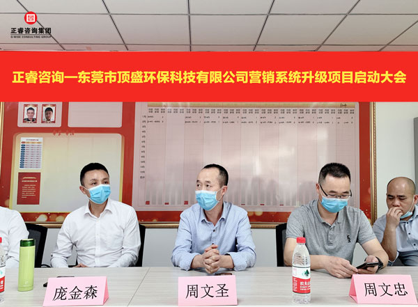 總經理周文圣（左）、副總經理周文忠（右）