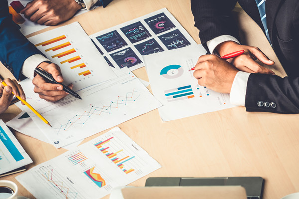 幫助企業(yè)應(yīng)對(duì)變革挑戰(zhàn)，實(shí)現(xiàn)組織轉(zhuǎn)型與優(yōu)化