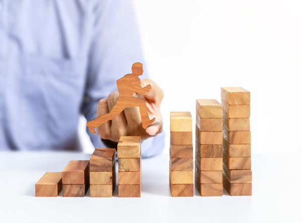 企業(yè)戰(zhàn)略規(guī)劃的步驟是什么？如何落地實(shí)施？