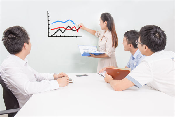 績(jī)效咨詢過程中，如何確保咨詢方案的落地實(shí)施？