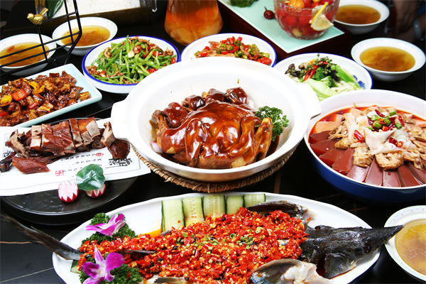今年擴(kuò)消費(fèi)怎么干？各大企業(yè)如何根據(jù)政策發(fā)力？