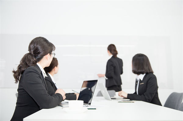 員工培訓(xùn)無效、成長慢，人力資源管理怎樣定制高效方案？