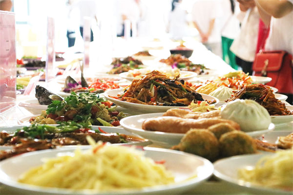 品牌營銷分析：第一批開零食店的人，賺夠千萬離場了