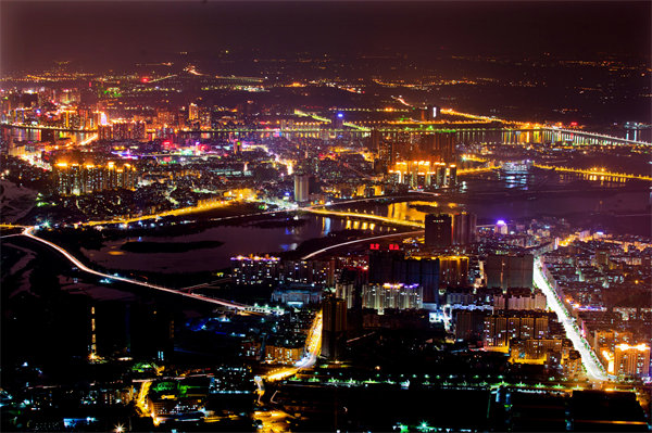 清遠(yuǎn)戰(zhàn)略咨詢公司洞察市場，如何精準(zhǔn)為企業(yè)定位發(fā)展方向？